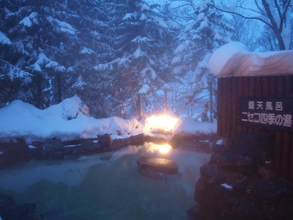 Отель Niseko Hot Spring Ikoino Yuyado Iroha Экстерьер фото